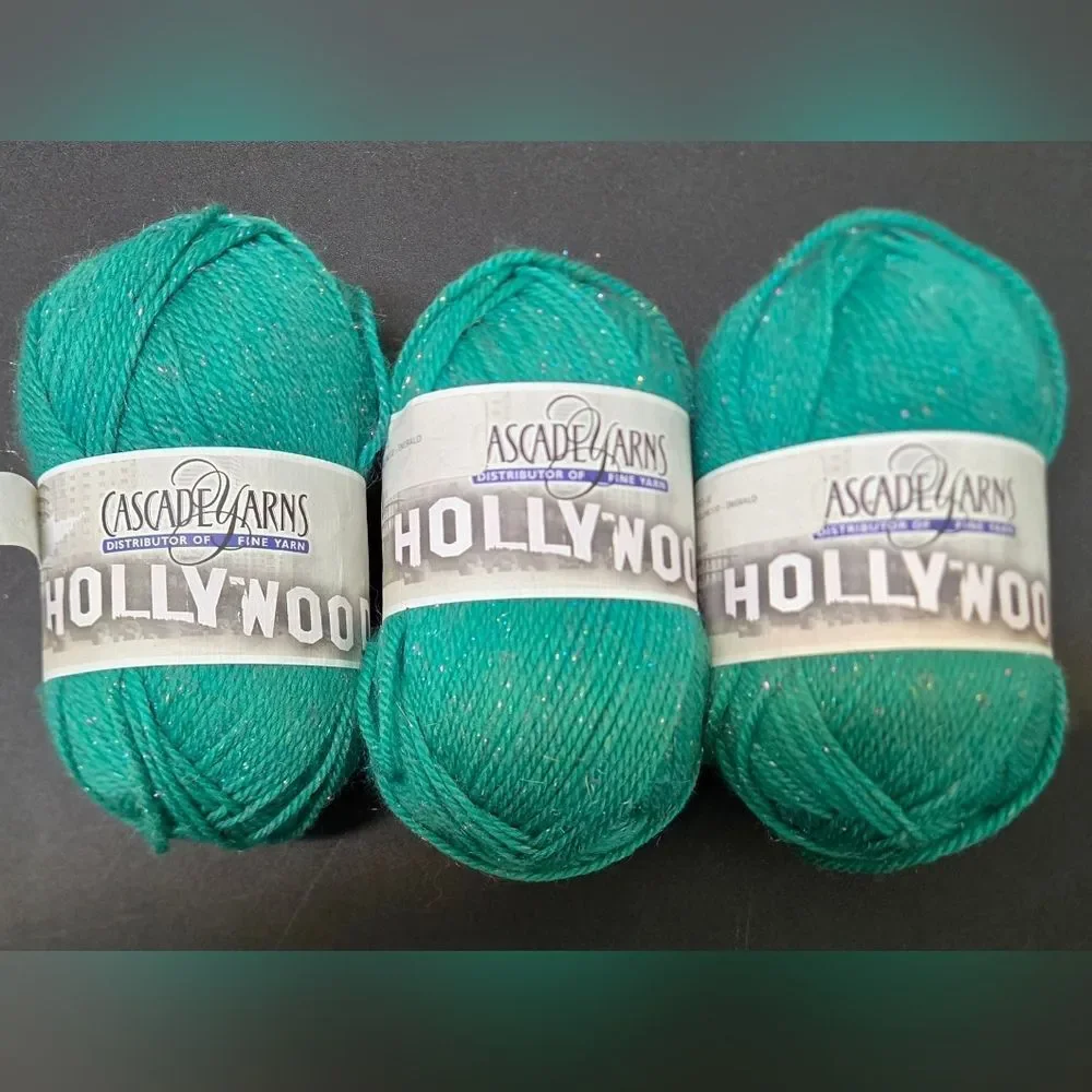 🎄🎄🎄 Cascade Yarns Hollywood Green Glittery Yarn 87% Superwash Wool